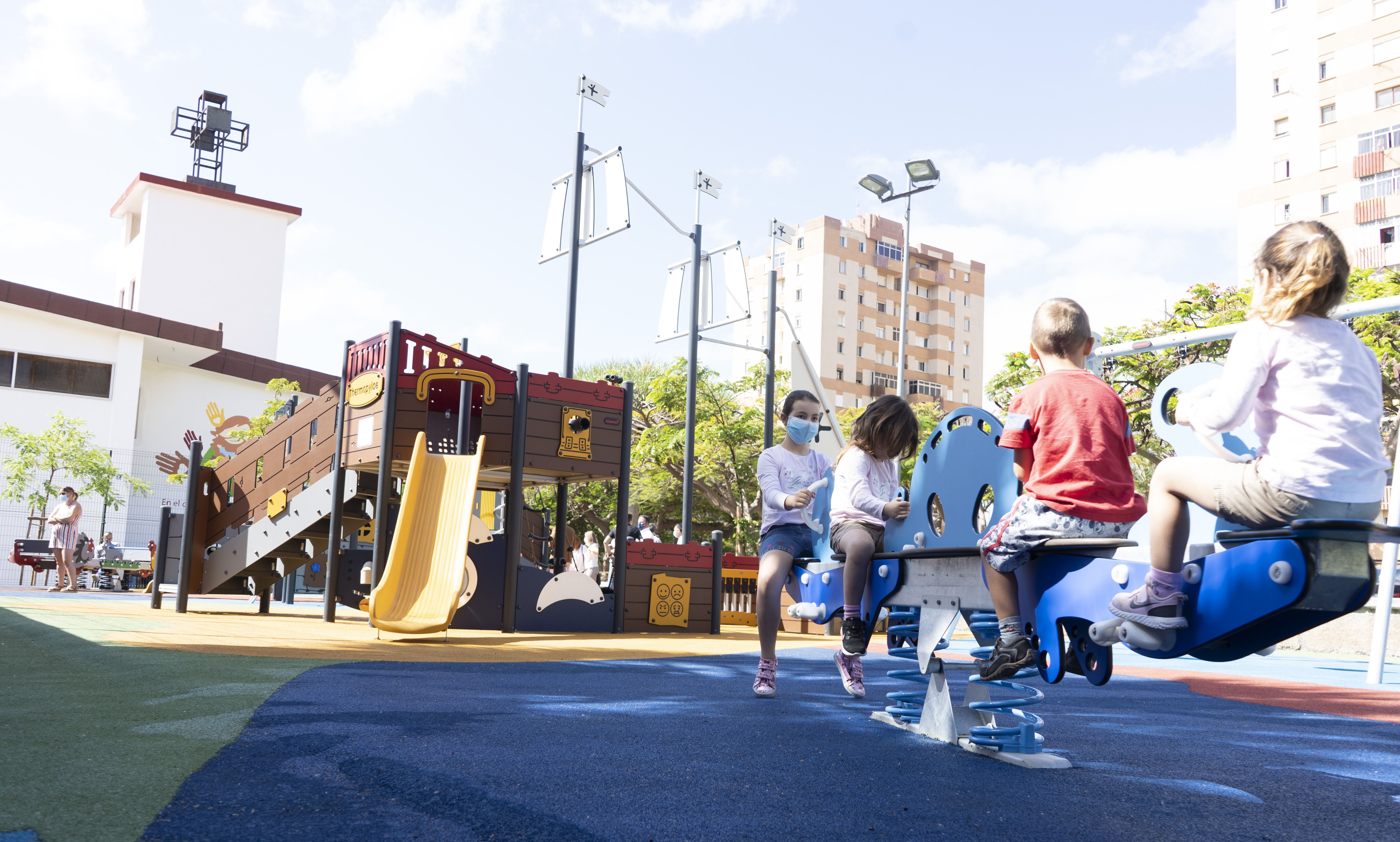 Los Gladiolos cuenta desde hoy con un nuevo parque infantil Paseando