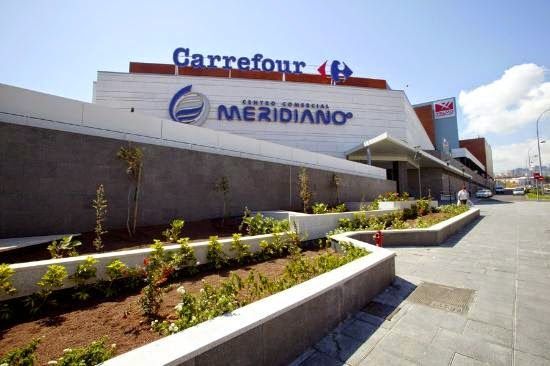 Denuncian robos en el aparcamiento del Centro Comercial Meridiano