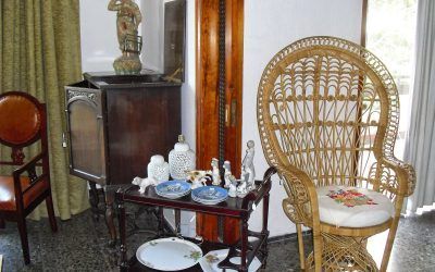 Marvick y Capileida ponen a la venta antigüedades de un céntrico piso de Santa Cruz
