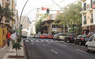 Roban los nuevos árboles de la calle Méndez Núñez