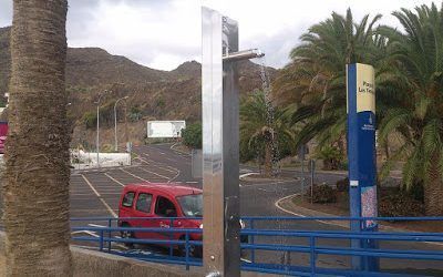 El Ayuntamiento adapta las duchas de Las Teresitas para personas con discapacidad
