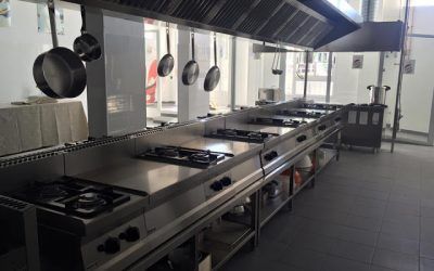 Añaza cuenta desde ayer con un centro medioambiental y una cocina industrial para formar a sus jóvenes