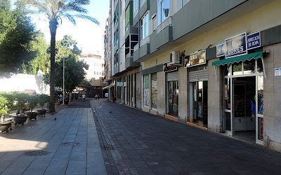 Paseando por la calle Fernández Navarro