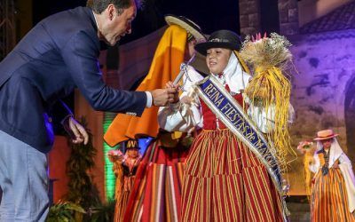 Carlota Benítez Ramos es la primera Reina Infantil de las Fiestas de Mayo de Santa Cruz