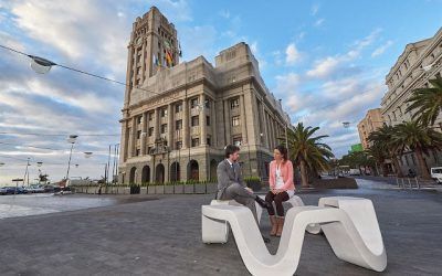 La plaza del Cabildo cuenta con una réplica del banco que Romina Rivero realizó para el Parlamento Europeo