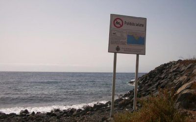 El Consistorio recuerda la prohibición de bañarse en el litoral de La Hondura