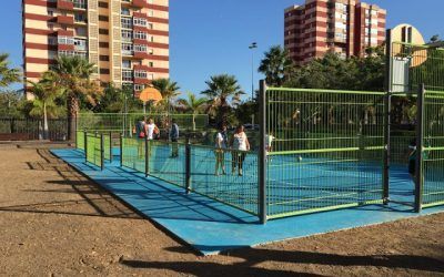 El Parque de Las Delicias cuenta desde hoy con un espacio para la práctica de fútbol y baloncesto