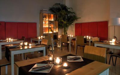 La Barra de Rayuela organiza una cena bajo la luz de las velas con Andrea Báez y Agus Llamazares