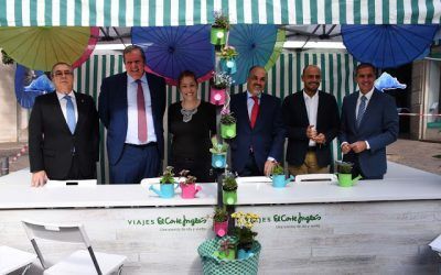 La plaza del Príncipe acoge la V Feria de Vacaciones de Viajes El Corte Inglés