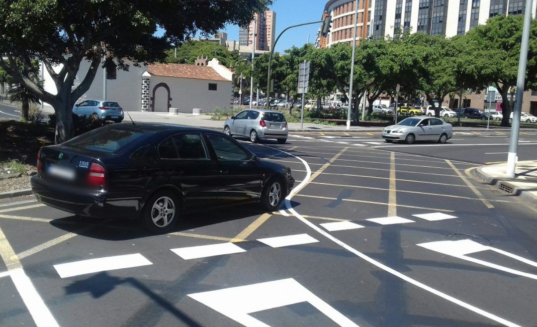 Santa Cruz habilita una nueva rotonda guiada junto al edificio de Hacienda