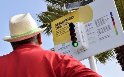 Las Teresitas estrena un semáforo sobre la radiación ultravioleta