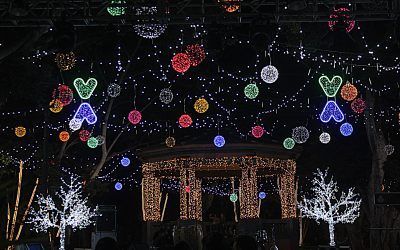Santa Cruz da la bienvenida a la Navidad con el encendido de 2,2 millones de bombillas LED
