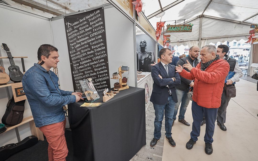 Santa Cruz y La Laguna acogen la tradicional Feria de Artesanía en Reyes