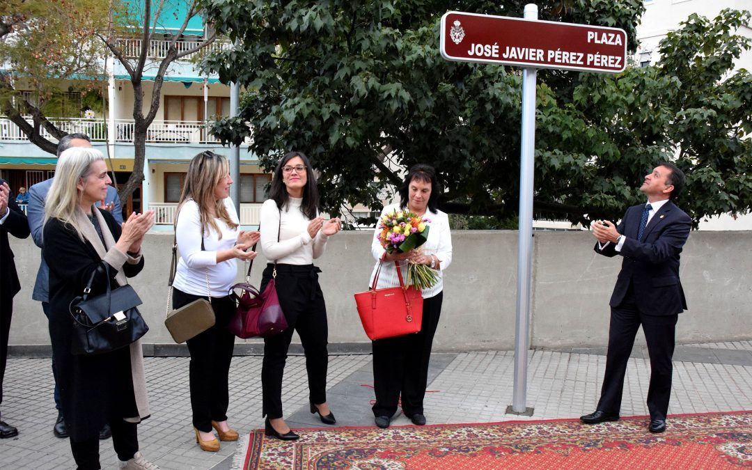Santa Cruz homenajea a Javier Pérez y da su nombre a una plaza próxima al Estadio