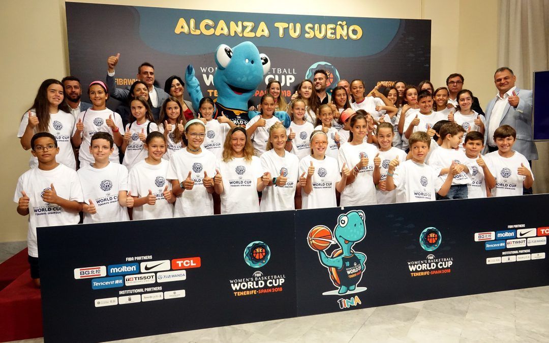 Santa Cruz presenta a Tina, la mascota de la Copa del Mundo de Baloncesto Femenino