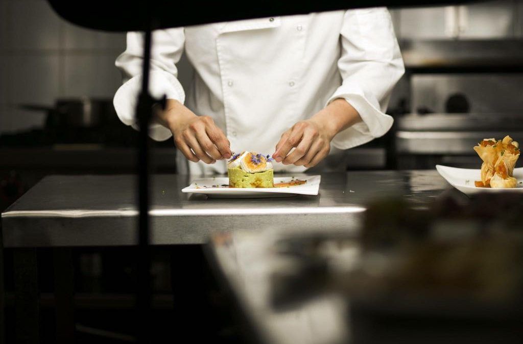El chef Álvaro Rodríguez renueva la carta de Mojos y Mojitos en su 14 aniversario