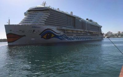 El puerto de Tenerife recibe al crucero ecológico AIDAnova en su viaje inaugural