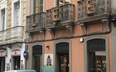 La librería La Isla se despide con un mensaje que invita a reflexionar