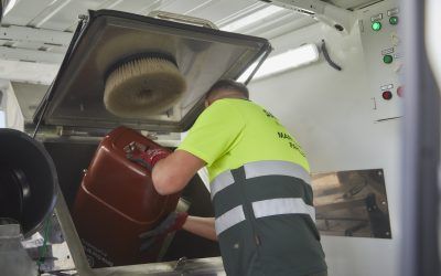 Los servicios de limpieza estrenan vehículos limpiapapeleras