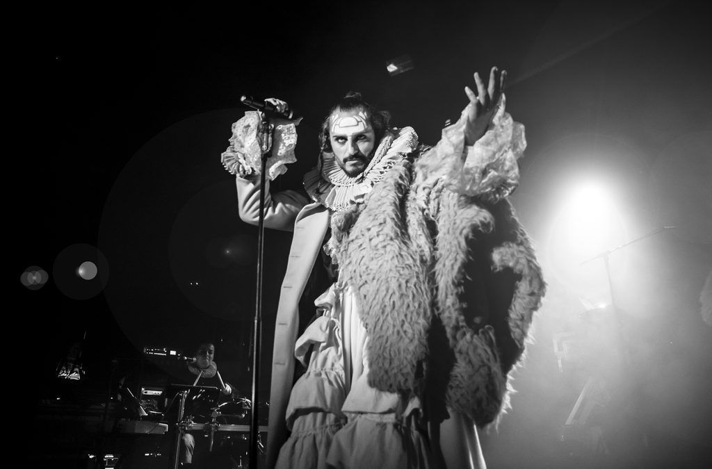 “Mastodonte” irrumpe en el Teatro Guimerá de la mano de Asier Etxendia
