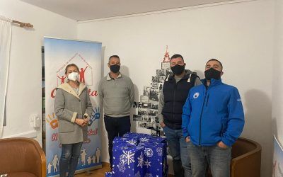 Los estibadores portuarios de Santa Cruz de Tenerife donan 10 cajas de productos navideños y una lavadora a la Asociación de Reinserción de Menores Anchieta